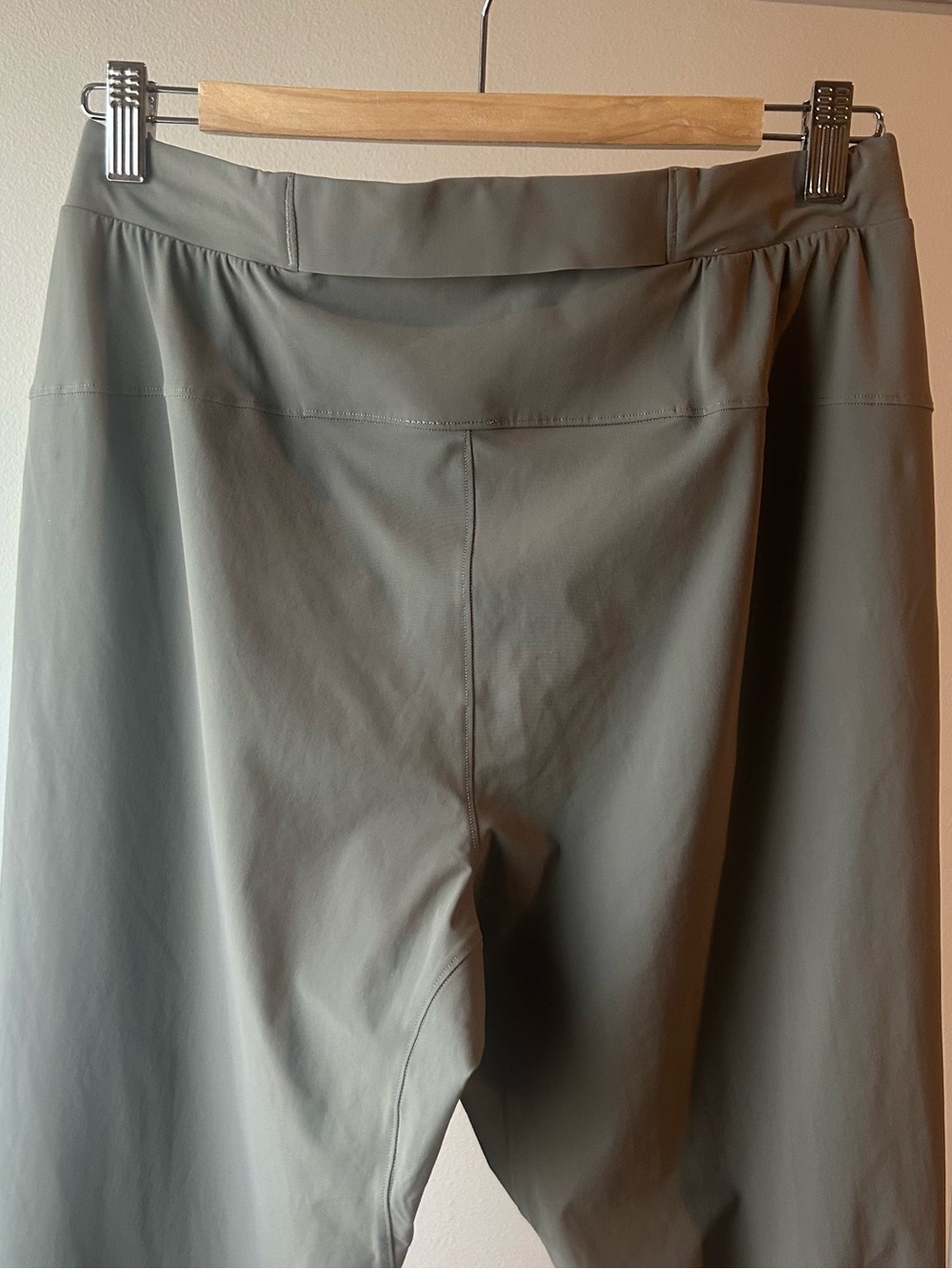 Lululemon Surge Joggers Size Medium in Rover (gray brown) GUC - Picture 7 of 12